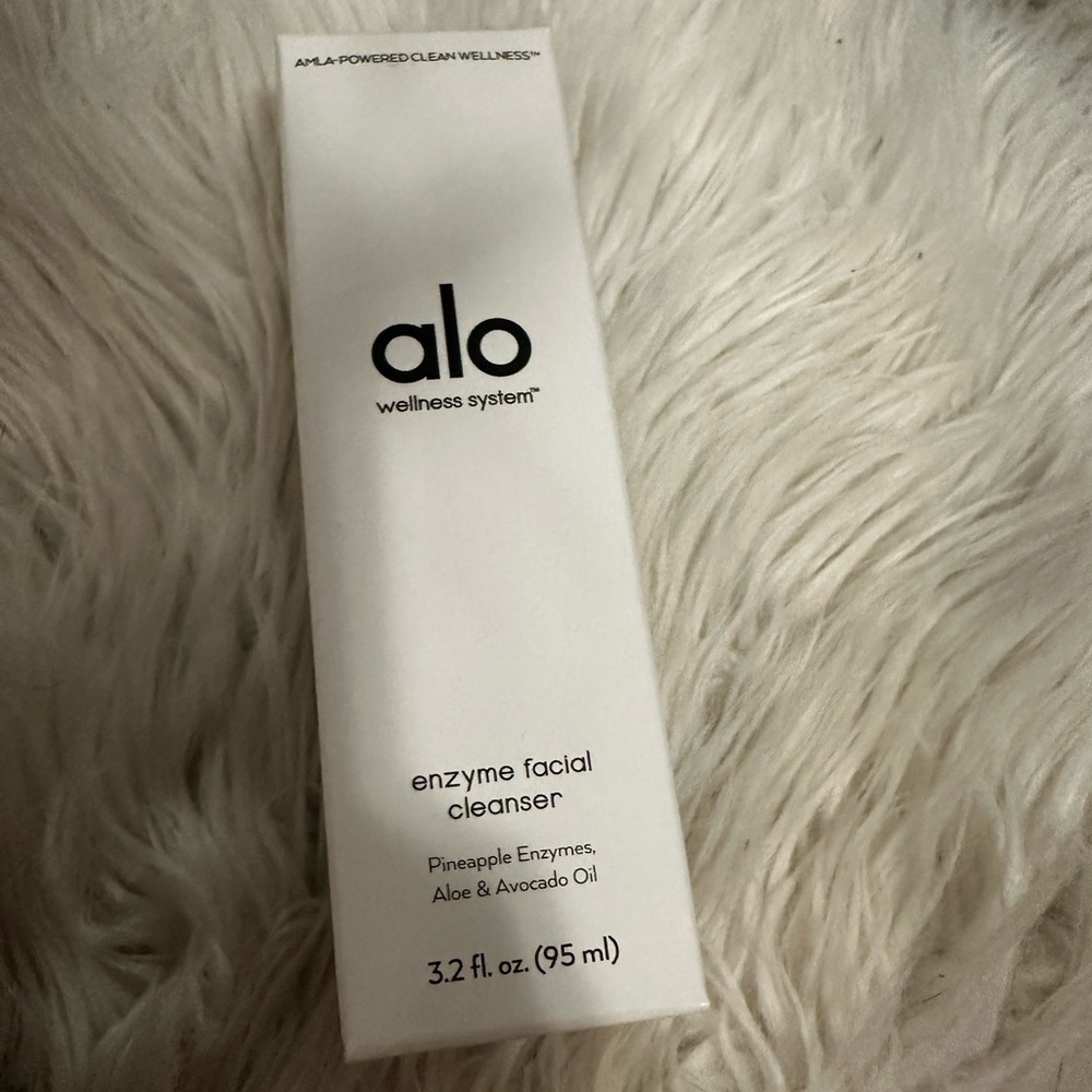 SOLD OUT! ALO Yoga Glow Gentle Cleanser & Exfoliant